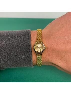 Cute gold round dainty stainless steel y2k 2000s style watch